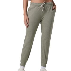 Vuori Women's Performance Joggers XS Laurel Heather Light Green